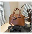 Borsa a tracolla marrone scuro con ganci in metallo argentato e manico superiore - Taglia unica / Marrone