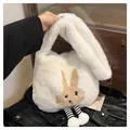 Bolso de peluche blanco con diseño de conejo, cadena de perlas y orejas largas - Talla única / Blanco