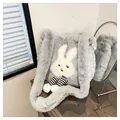 Bolso tote de felpa gris con parche de conejo blanco y patas a rayas para invierno - Talla única / Gris