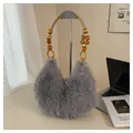 Bolso de hombro de felpa gris con cuentas de madera y asa de cuerda trenzada - Talla única / Gris