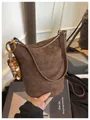 Sac seau en daim matelassé marron foncé avec perles en bois décoratives pour femmes - Avec Pendentif / Café