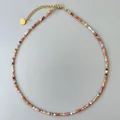 Dettaglio della collana di pietre naturali 2mm con ciondolo a cuore placcato oro 18k - Stile multicolore rosso arancio (5)