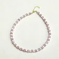 Collana con perle occhio di gatto viola e catena regolabile placcata in oro - Collana stile artigianale rosa-viola / 38+5cm / Rosa Grande Bianco Piccolo