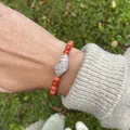 Bohemian armbandenset met schelphanger en oranje kralen voor een strandachtige look - Natuurlijke Ronde Kralen Wulk Armband / 17+3cm / Oranjerood