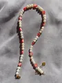 Détail du collier plaqué or 18k avec perles d'eau douce et perles de cœur rouges - Cœur Rouge / 38+5cm