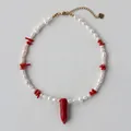 Dettaglio collana di perle d'acqua dolce con perle di corallo rosso e chiusura a cuore - Collana (38cm+5cm) / Stile Corallo Perla Rosso Bianco (25D10-1)