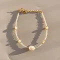 Dettaglio di perle barocche e perline sfaccettate con chiusura a moschettone dorata - Stile Perline Sfaccettate Effetto Pietra di Luna (25SL1-8) / 17+3cm