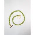Handgemaakte ketting met groene natuursteen en gouden T-sluiting in zomerse strandstijl - Toggle Sluiting Stijl / 38+5cm / Groen