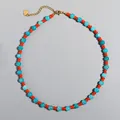 Bunte Naturstein-Perlenkette im Sommerstil mit blauen Perlen und goldenem Herzanhänger - Blau/Orange