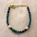 Dettaglio di perline in pietra naturale colorata con chiusura a moschettone dorata - Stile Perline Tesoro Colorate Vetro Lampwork (25SL1-34) / 17+3cm