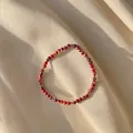 Macro-detail van kleurrijke kralen en gouden afstandhouders op een handgemaakte armband - Etnische Kleurrijke Patronen Kralenstijl (4)