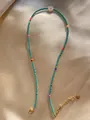 Macro-opname van een kleurrijke natuurstenen kralenketting met klein madeliefje hanger - Hemelsblauwe Gefacetteerde Kraal Madeliefje Stijl (4) / 38+5cm