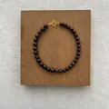 Collana in titanio placcato oro 18k con perle di granato rosso e chiusura a T di tendenza - Collana / 43cm / Rosso Vino Scuro