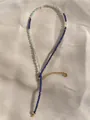 Detailaufnahme der 18k vergoldeten Perlenkette mit blauen Natursteinen und Perlen - Blau Asymmetrisch Farblock Perlen (21 Halskette)