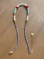 Detail der 18k vergoldeten Schließe und bunte Natursteine mit Süßwasserperlen - Mehrfarbig Bohemien Herz-Zubehör (35 Halskette)