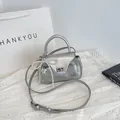 Chique zilveren metallic handtas met parelmoeren strik en hartvormig slotje - Met Hanger / Zilver