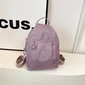 Mochila mini de lona morada ligera con logotipo metálico elegante y correas ajustables - Talla única / Morado