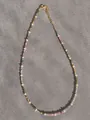 Bunte Halskette aus Natursteinen und Süßwasserperlen mit 18k Goldverschluss und Kette - Mehrfarbig Rund Stein Bohemien (41 Halskette)