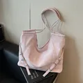 Trendy large capacity hobo shoulder bag in pale pink-purple faux leather with silver buckle - Pink