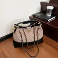 Chic quilted tote bag in khaki suede and black leather with gold chain strap - Gray / One Size