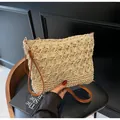 Grande borsa tote in paglia intrecciata beige con cinturini in pelle e motivo a stelle - Bianco Sporco