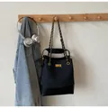 Retro black quilted tote bag with gold chain strap and twist-lock closure - One Size / Black