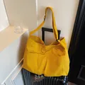 Bolso tote grande amarillo brillante con bolsillos frontales y correa ajustable - Talla única / Amarillo