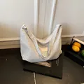 Sac à bandoulière en toile à carreaux blanc et noir avec large bandoulière - Taille unique / Carreaux