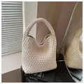 Bolso hobo de cuero tejido en blanco crema con diseño minimalista y de gran capacidad - Grande / Blanco Roto