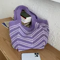 Bolso tote de punto con rayas zigzag moradas y blancas en diseño casual moderno - Talla única / Morado