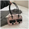 Borsa hobo rosa con fiocchi neri e doppie tasche anteriori con fibbie - Taglia unica / Rosa
