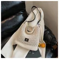 Beige hohle Strick-Schultertasche mit schwarzem Ledergurt und Logo-Patch für Damen - Einheitsgröße / Khaki