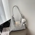 Silberne Falten-Handtasche mit Strassstern und Plüsch-Wolkenanhänger für Damen - Einheitsgröße / Silber