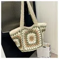 Ethno-Häkeltasche mit Granny-Square-Muster in Cremeweiß, Moosgrün und Hellbraun - Khaki