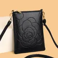 Schwarze Handy-Umhängetasche aus Leder mit 3D-Rosenprägung und goldenem Reißverschluss - Schwarz Große Rose
