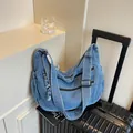 Sac bandoulière vintage en denim bleu avec plusieurs poches et bandoulière réglable - Bleu clair