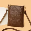 Dunkelbraune Handy-Umhängetasche mit Rosenprägung, Ledertextur und Goldreißverschluss - Kaffee Kleine Rose