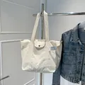Borsa tote in tela color crema con tasca frontale a scatto e spalline resistenti - Taglia unica / Bianco