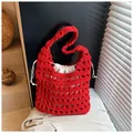 Borsa a tracolla rossa fatta a mano all'uncinetto con trama traforata e fodera bianca - Rosso