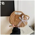 Sac bandoulière en paille beige avec boucle en cuir marron et nœud en dentelle - Taille unique / Kaki