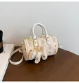 Mini borsa Boston bianco crema con stampa orso e ciondolo a fiocco decorativo - Con Ciondolo / Bianco Sporco