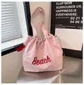Bolso tote de nailon rosa con cordón e impresión roja Beach para viaje de verano - Talla única / Rosa