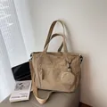 Χακί νάιλον τσάντα tote με ρυθμιζόμενο λουράκι και στρογγυλό πουγκί για καθημερινή χρήση - Χακί