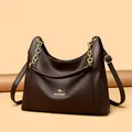 Dunkelbraune Hobo-Schultertasche aus PU-Leder mit Lychee-Muster und goldener Kette - Kaffeebraun