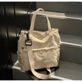 Gebroken witte nylon draagtas met verstelbare schouderband en voorvak - Broken Wit