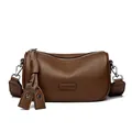 Dunkelbraune Zylindertasche mit Litschi-Muster, breitem Riemen und Silberbeschlägen - Kaffeebraun