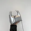 Sac bandoulière argenté métallisé avec poignée en perles et fermoir tête de chat - Taille unique / Argent