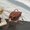 Sacoche marron en cuir grainé avec anneau argenté et bandoulière en chaîne - Marron