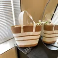 Borsa tote a righe in paglia marrone e bianca con doppi spallacci intrecciati - Marrone