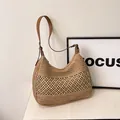 Sac hobo en paille tressée marron avec maille crochet blanche et bandoulière - Taille unique / Kaki